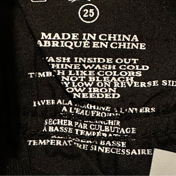 Blank NYC The Barrow Vintage High Rise Black Distressed 3” Inseam Shorts Size 25 - Picture 10 of 10